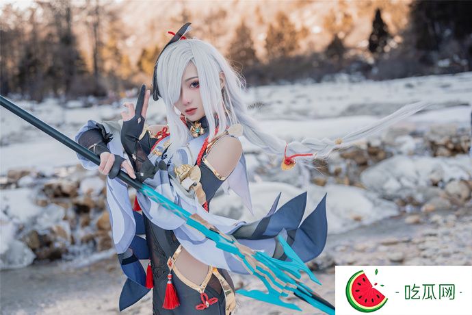 网曝黑料吃瓜：如月灰超绝申鹤Cosplay，冻上雪山也要还原