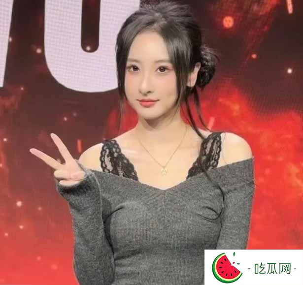 黑料吃瓜网网站：LPL女主持与解说新动向：鼓鼓热舞引关注，未