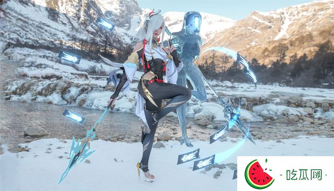 如月灰超绝申鹤Cosplay，冻上雪山也要还原完美角色！