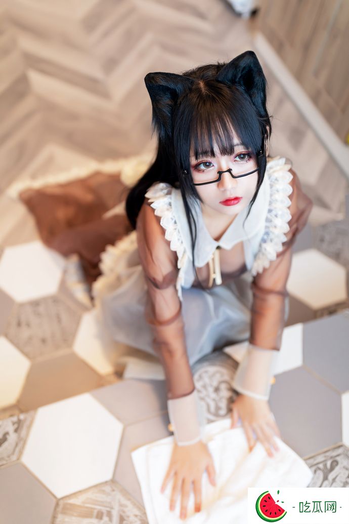 妖娆身材！娃娃脸日奈娇半R女仆作品移不开的目光