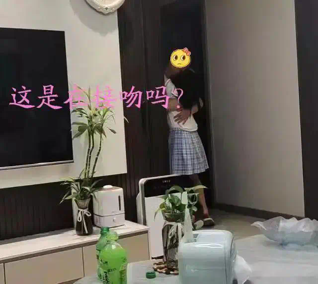 “夹大腿,要亲亲”:青春期女儿与老爸的举动曝光,评论区炸了……-吃瓜网